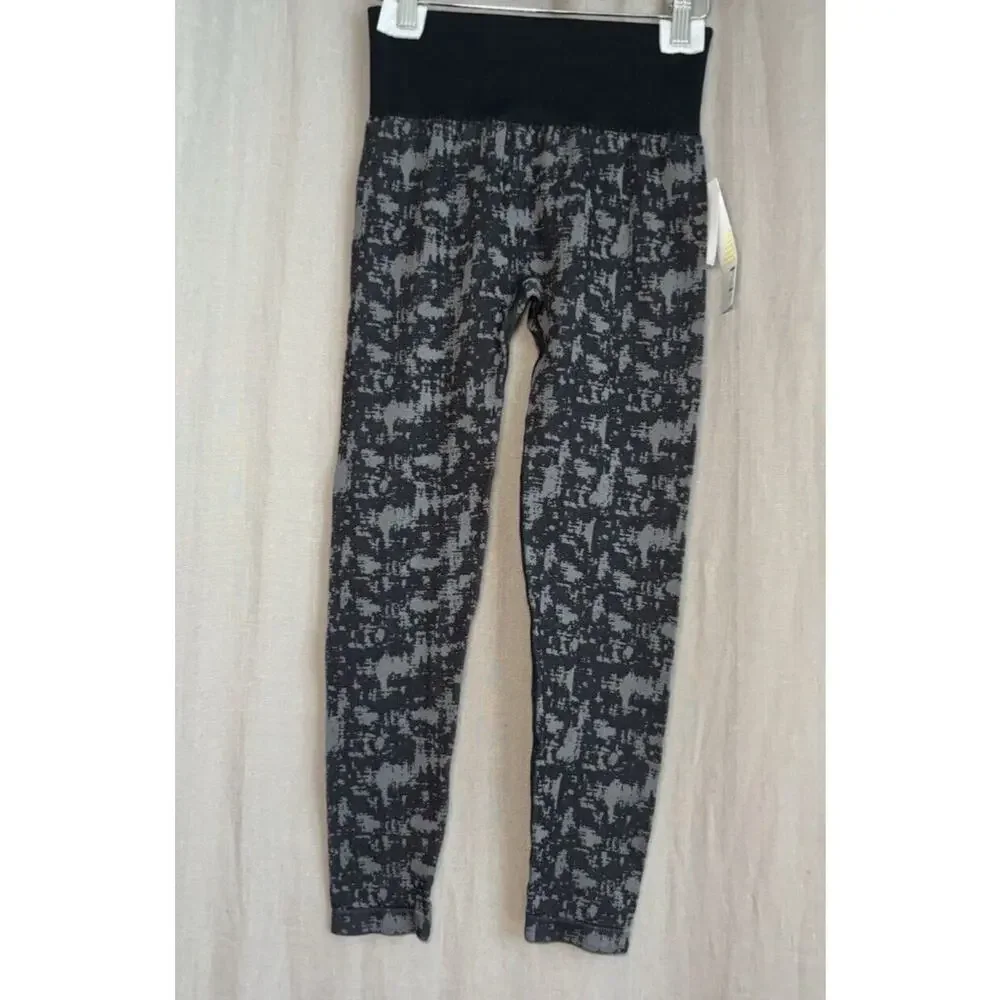 ZELLA NWT Women’s two piece Set Long Sleeve Top And leggings Black and grey